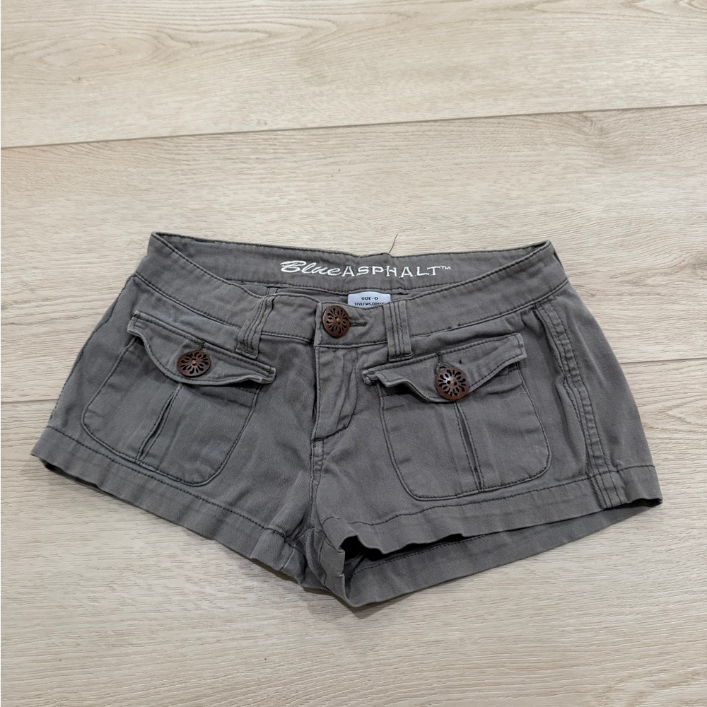 low-rise 2000s y2k deadstock hollister cargo shorts